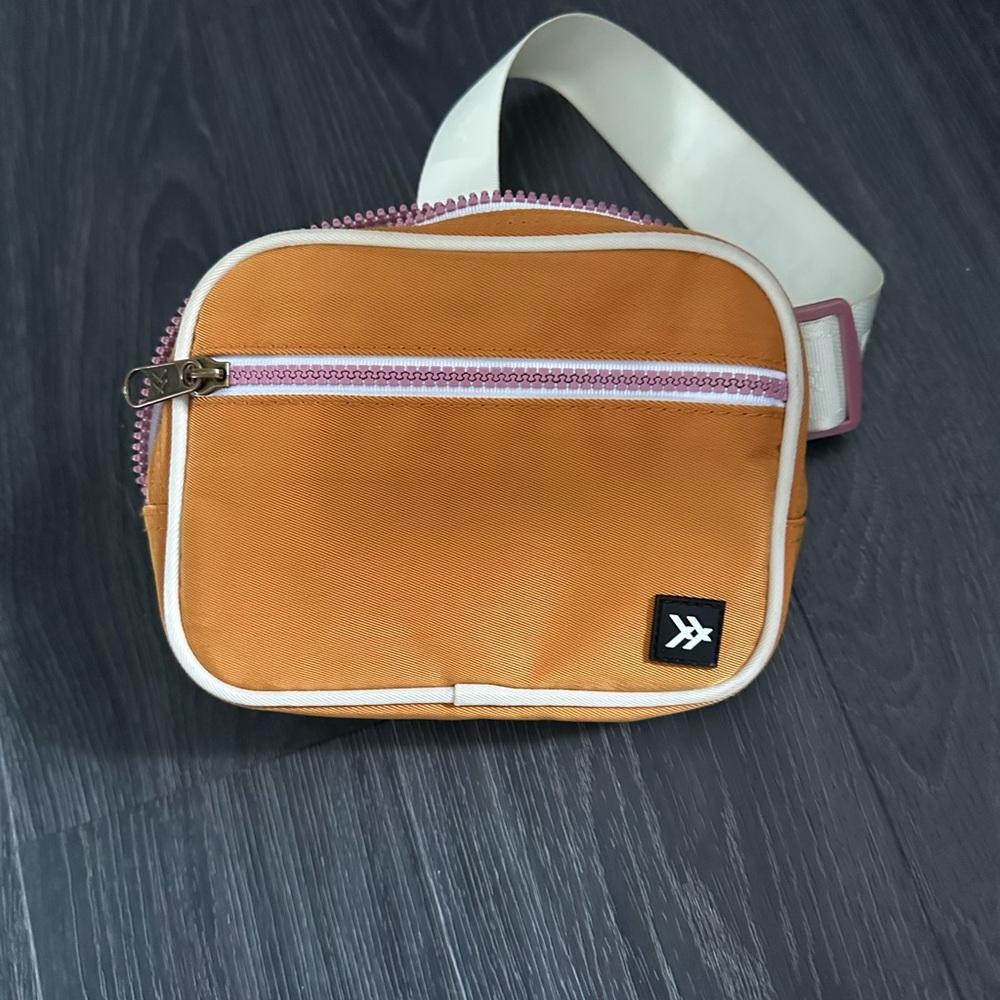 Thread Crossbody / Fanny Bag - Picture 4 of 5